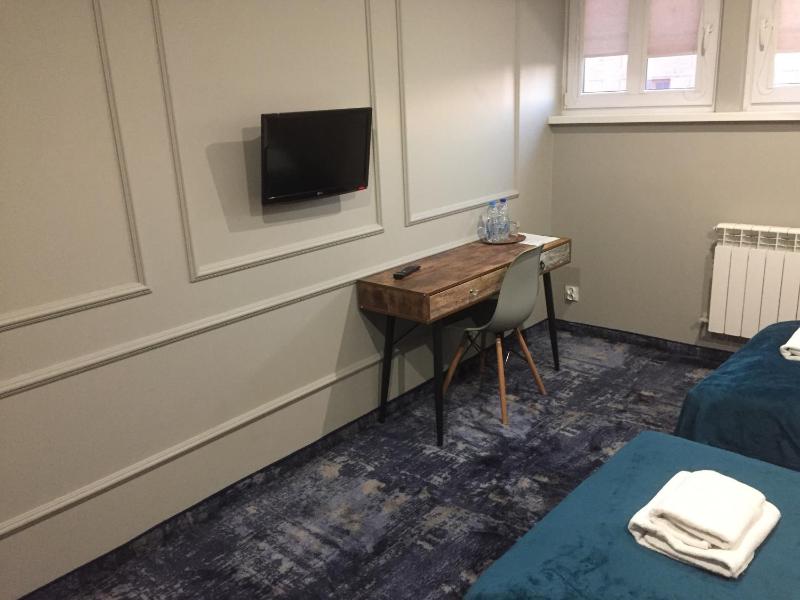 Twin Room image 4