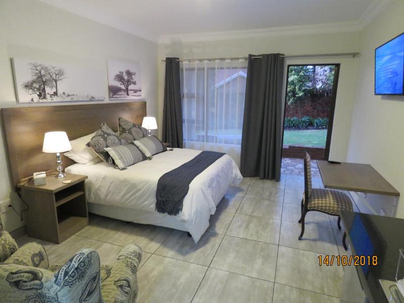 Sunbird Garden Cottage - image 15
