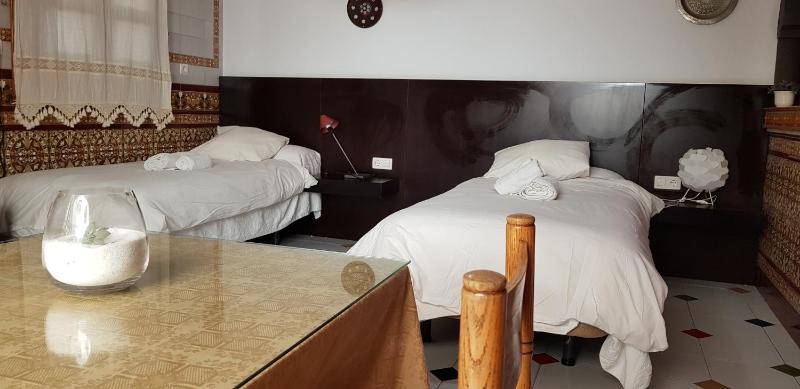 Deluxe Twin Room image 1