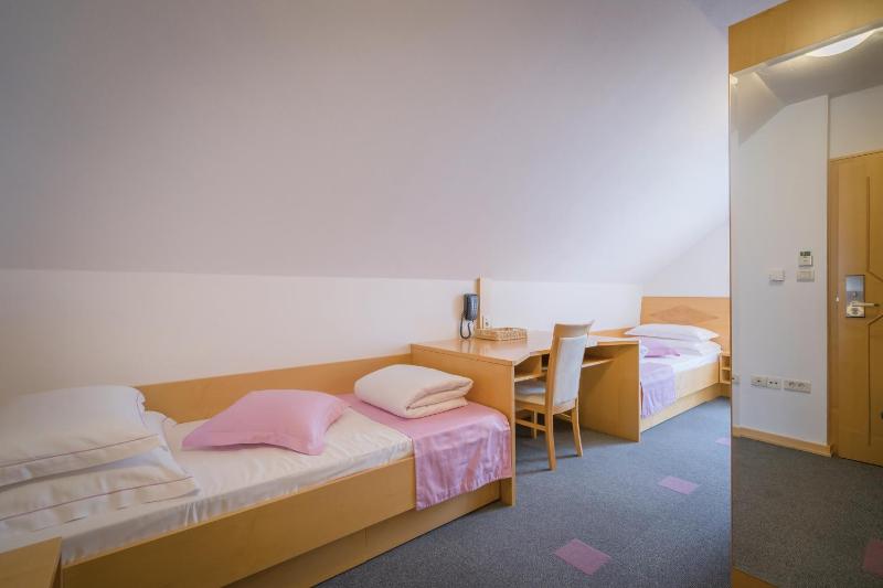 Quadruple Room with Balcony image 4