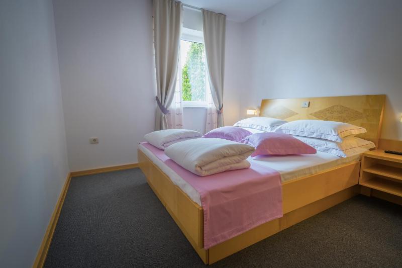 Quadruple Room with Balcony image 2