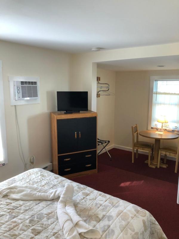 Economy Double Room image 4