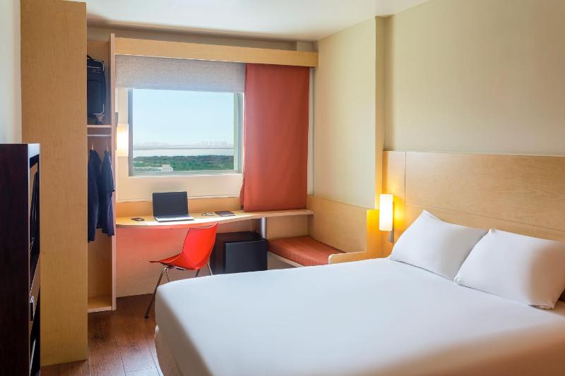 Ibis Cancun Centro Hotel - image 10
