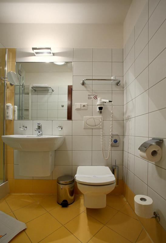 Double Room image 4