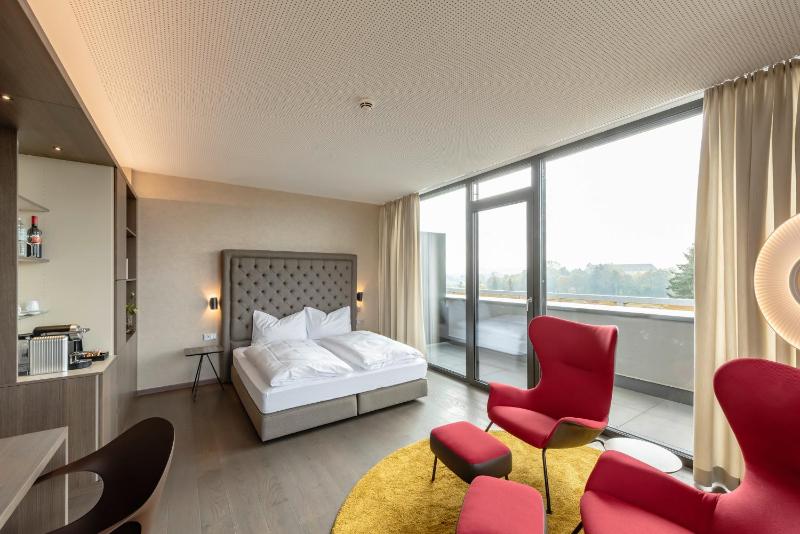 Deluxe Double Room with Balcony image 1