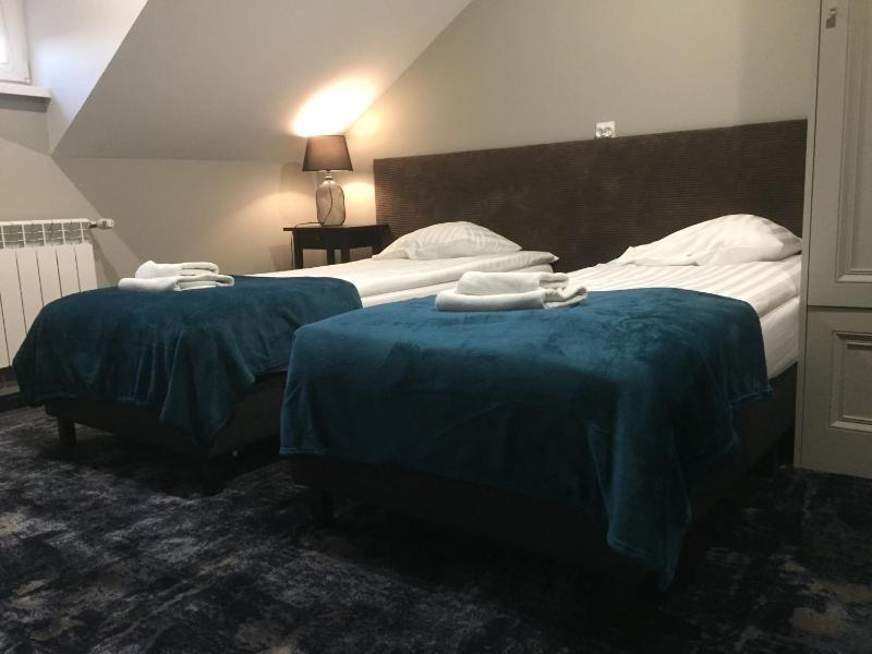 Twin Room image 2