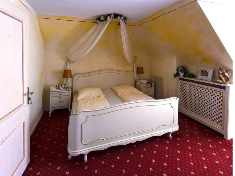 Double Room image 3
