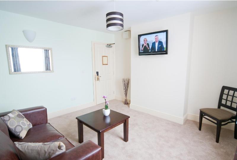 Family Room (2 Adults + 2 Children) image 1