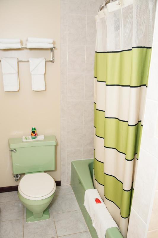 Highway View Room 2 Double Beds image 3