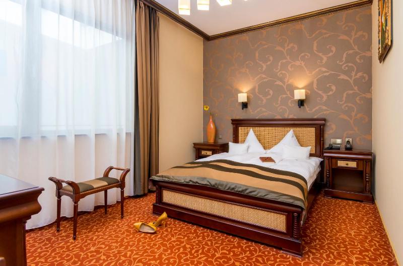 Double Room image 3
