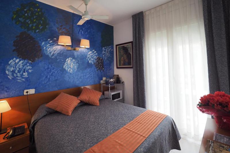 Single Room with Balcony image 3