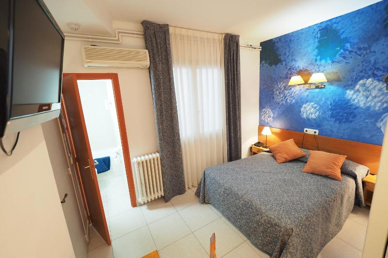 Budget Single Room image 4