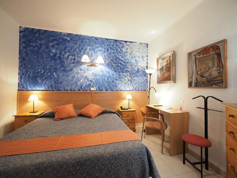 Economy Double Room image 4