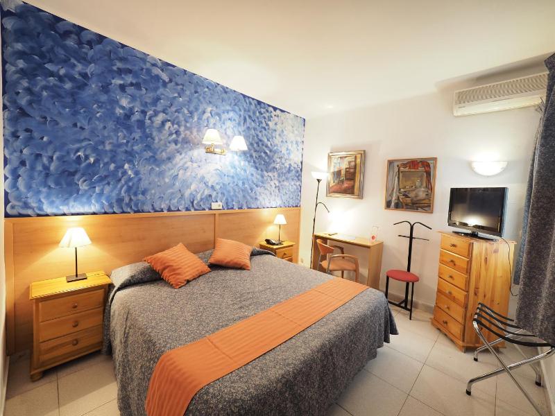 Economy Double Room image 2