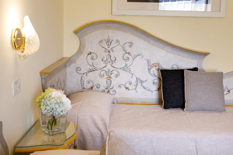 Triple Room with View image 4