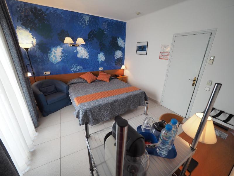 Hotel Montserrat - image 2