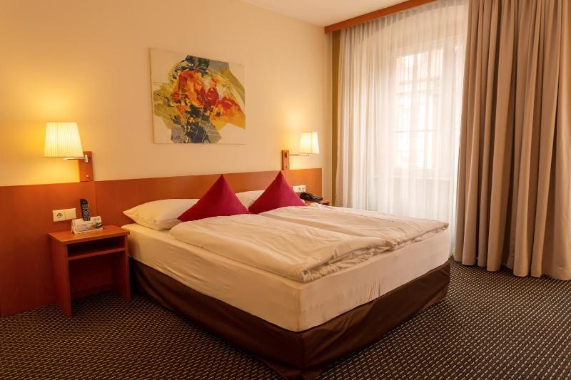 Double Room image 4