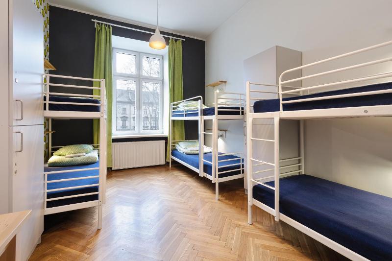 Bed in Room for 6 People with Shared Bathroom image 3