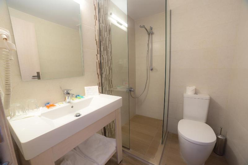 Double or Twin Room with Balcony image 2