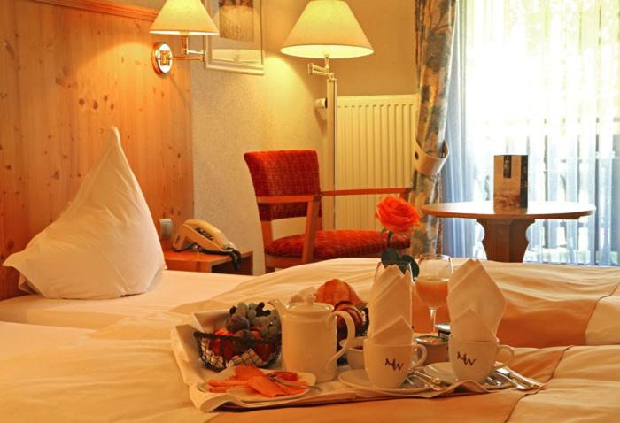 Double or Twin Room image 4