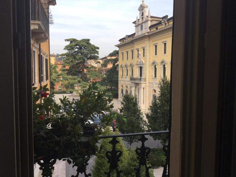 Superior Double Room with Balcony image 4