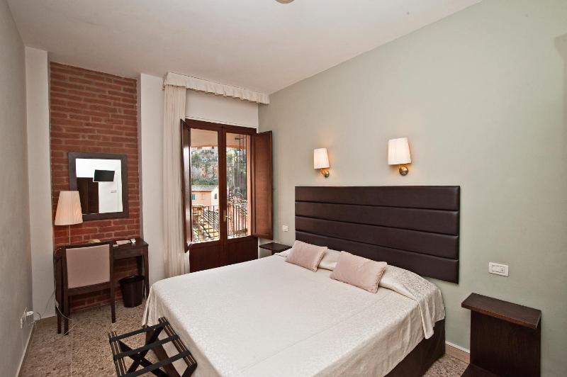 Classic Double or Twin Room with City View image 1