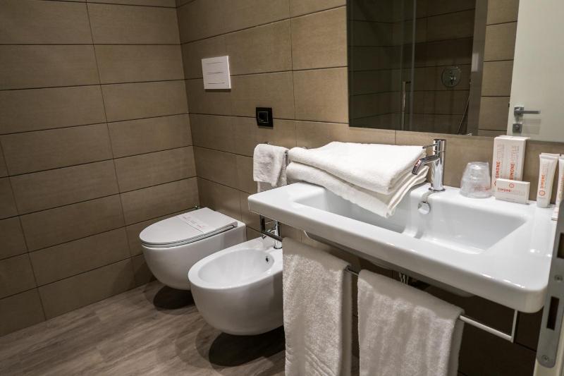 Double or Twin Room image 4