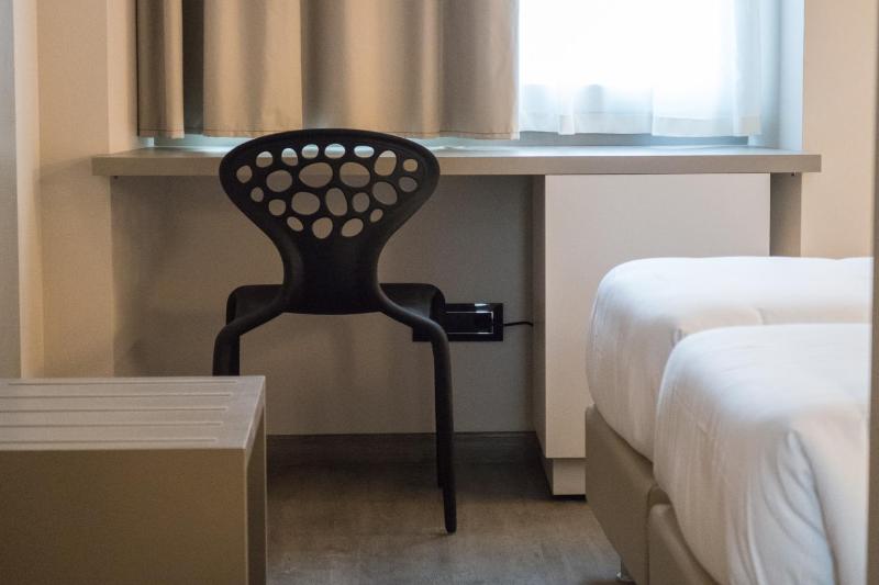 Double or Twin Room image 3