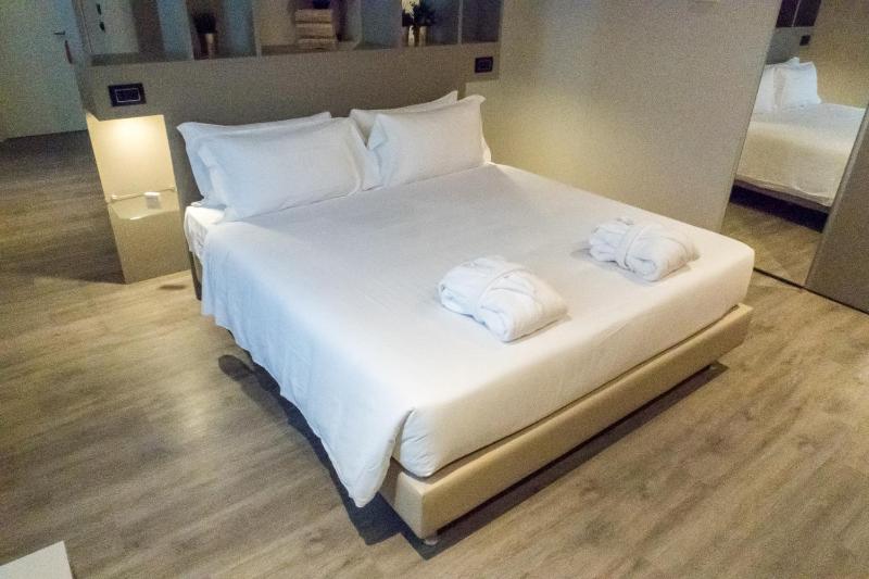 Quadruple Room image 2