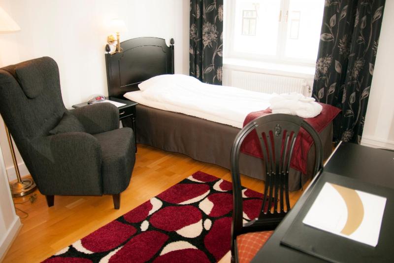 Single Room image 4
