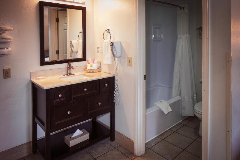 King Room image 3