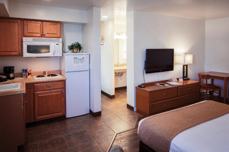 Queen Suite image 3
