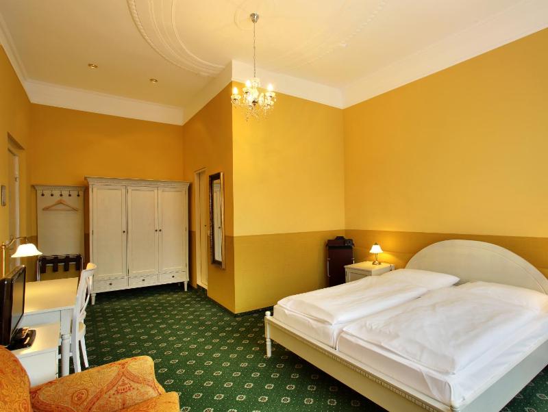 Triple Room image 3