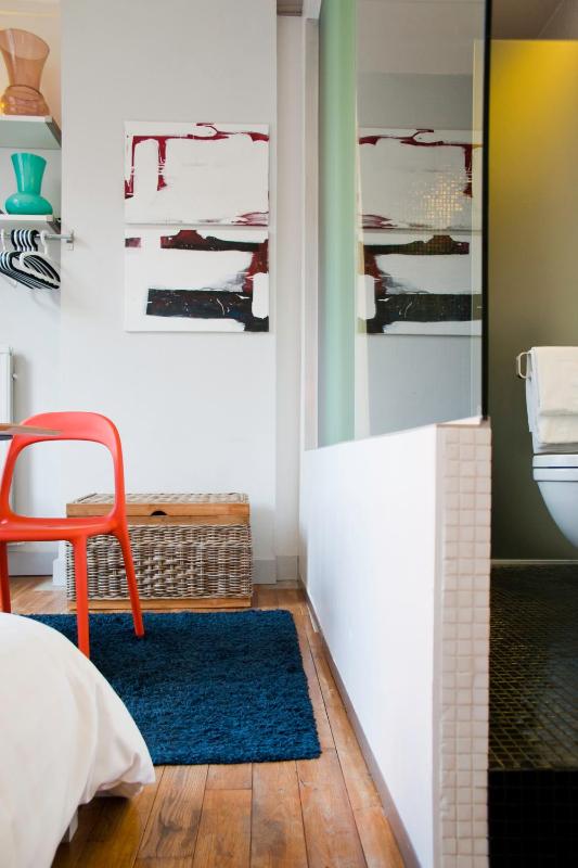 Deluxe Double Room with Balcony image 4