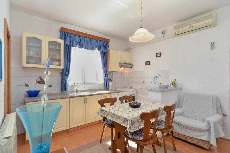 Apartments Vrcevan 811 - image 46