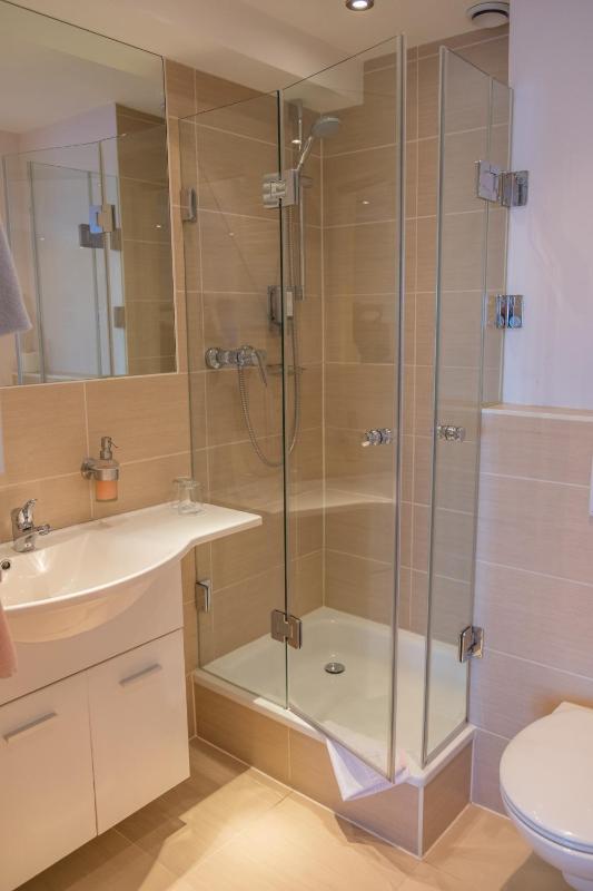 Double Room - Lake Side image 2