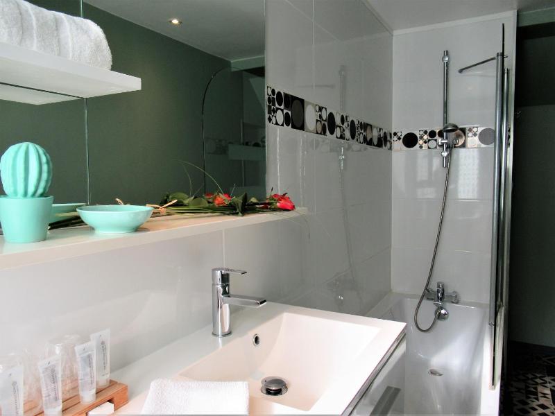Be Cottage Hotel - image 35