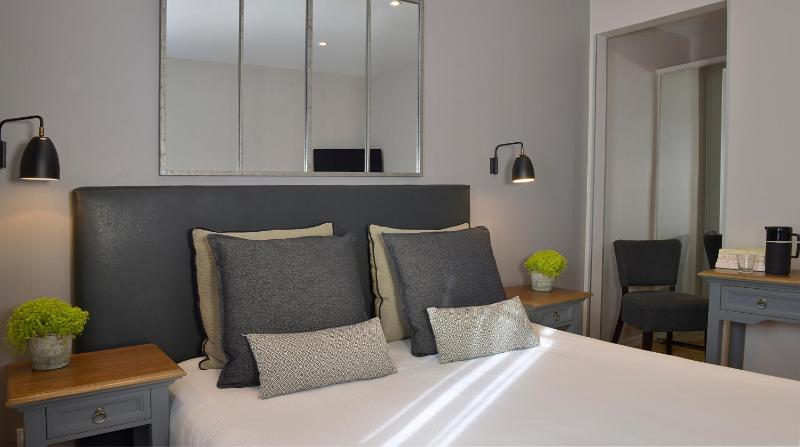Cosy double room – Main villa image 1