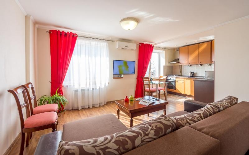 Luxury One-Bedroom Apartment on Shovkovychna 46/48 image 1