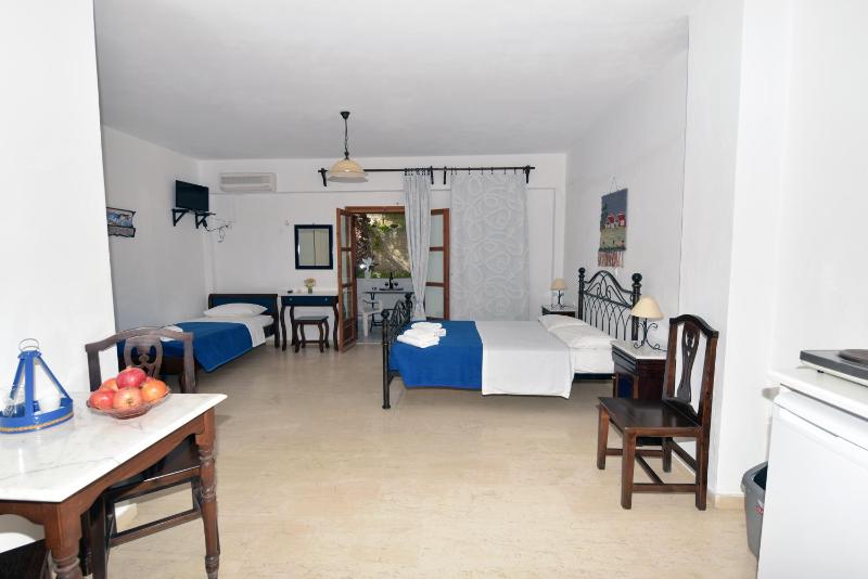 Studio (3 Adults) with Garden View - Ground Floor image 3