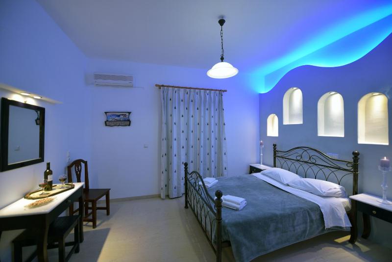 One-Bedroom Apartment (3 Adults) with Pool and Sea View image 4