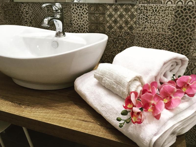 Double or Twin Room with Private Bathroom image 4