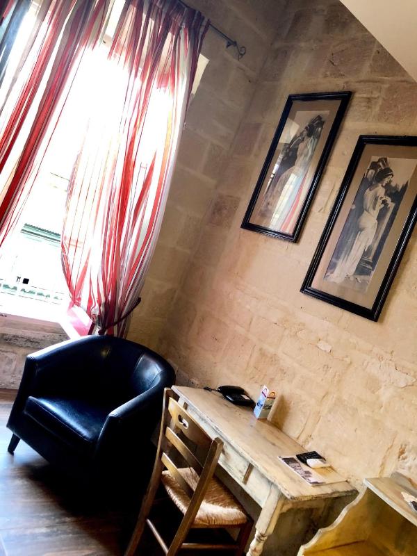 Standard Double or Twin Room image 4