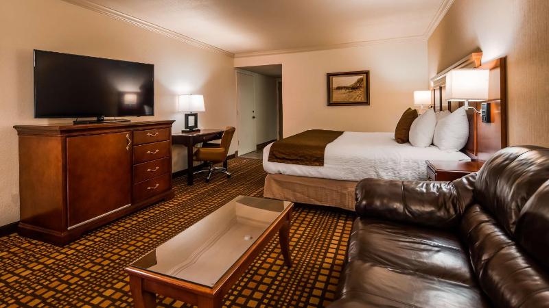 King Room with Patio image 1