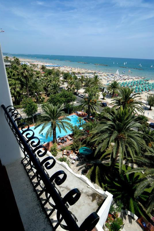 Grand Hotel Excelsior - image 40