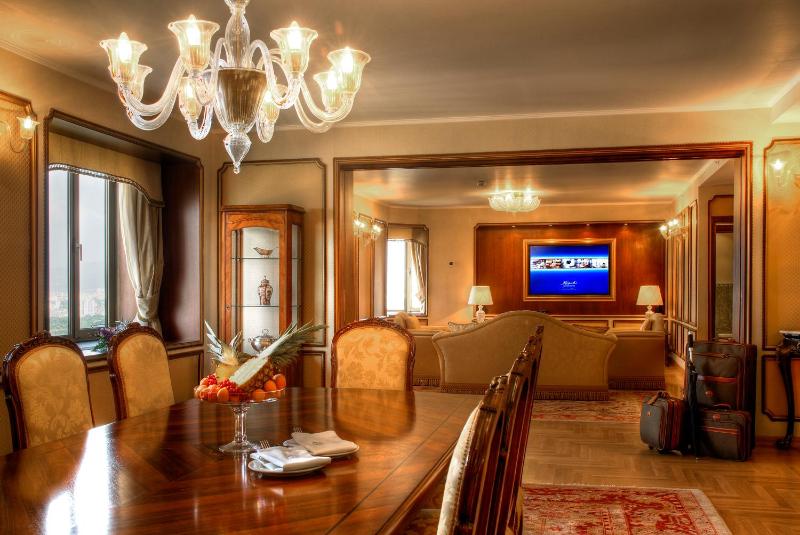 Presidential Suite image 3