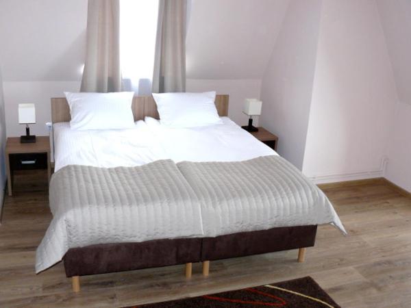 Double or Twin Room image 2