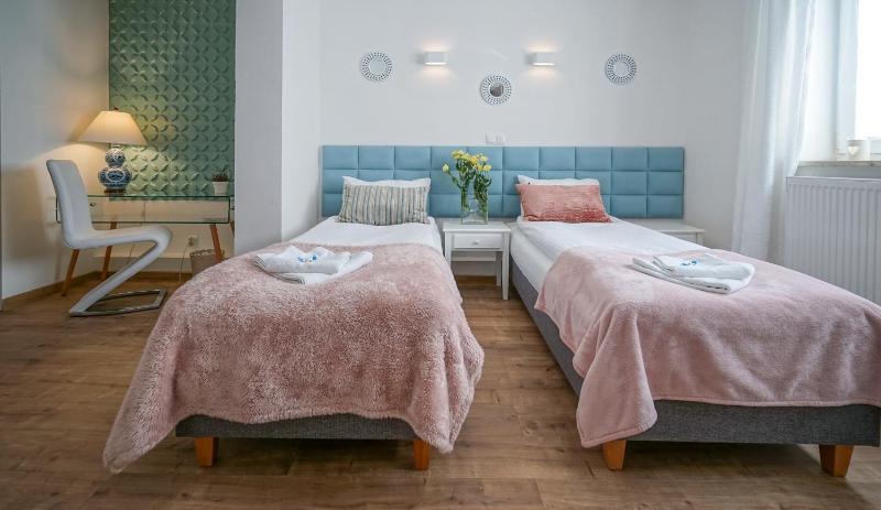 Twin Room image 3