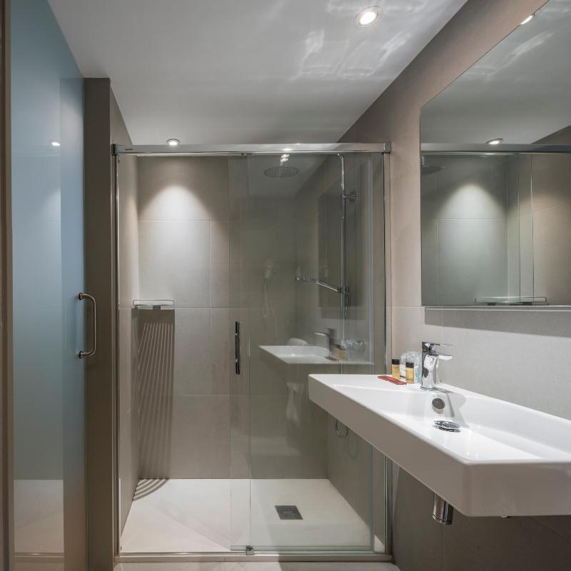 Twin Room with Sea View image 3