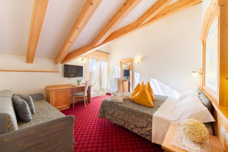 Comfort Triple Room with Lake View image 2